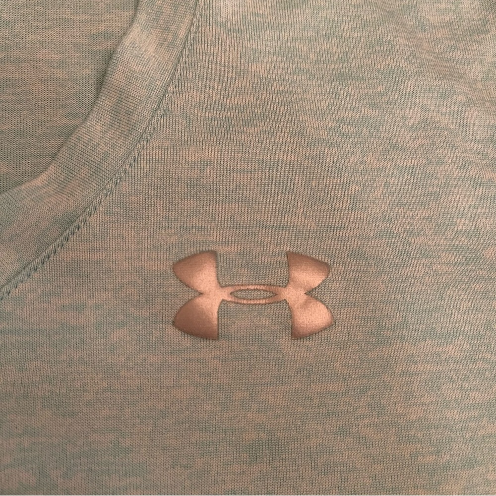 Under Armour Large T-shirt